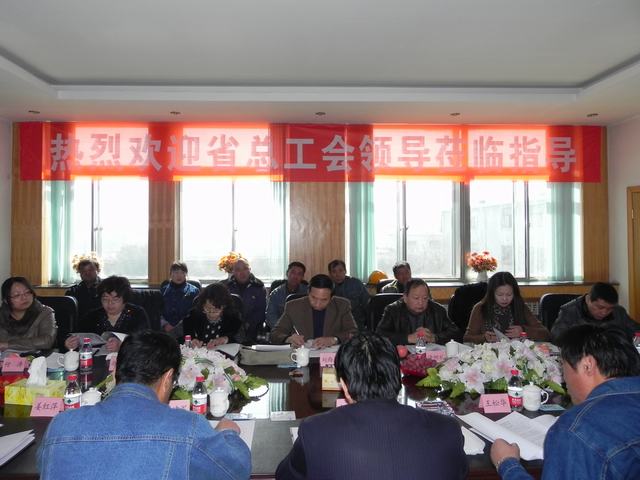 深入車(chē)間班組、“零距離”接觸職工、體驗(yàn)職工生活、傾聽(tīng)職工心聲